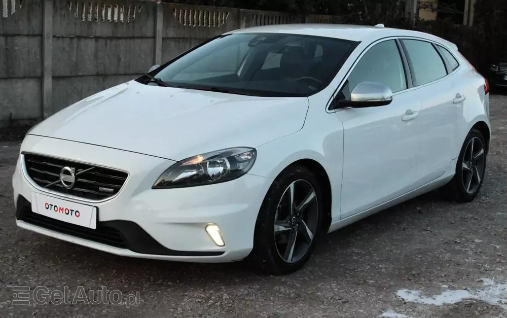 VOLVO V40 D2 R-Design