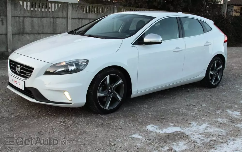 VOLVO V40 D2 R-Design
