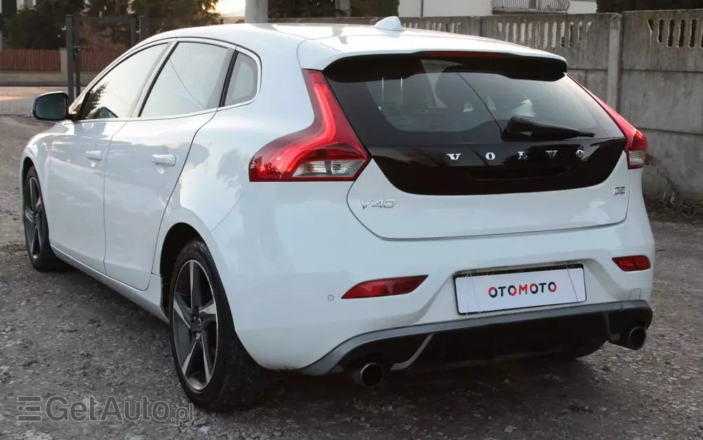 VOLVO V40 D2 R-Design