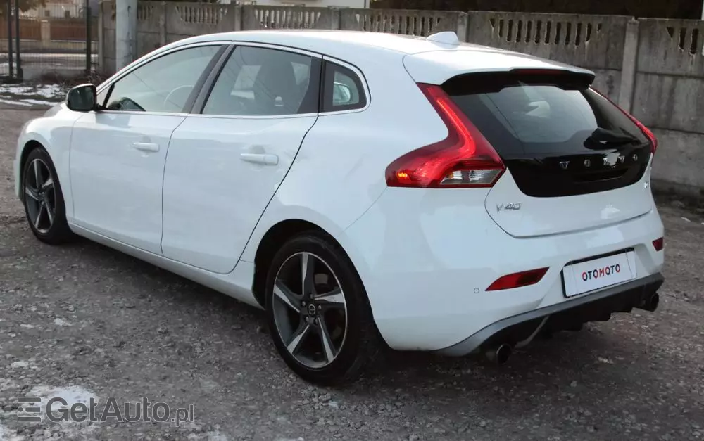 VOLVO V40 D2 R-Design