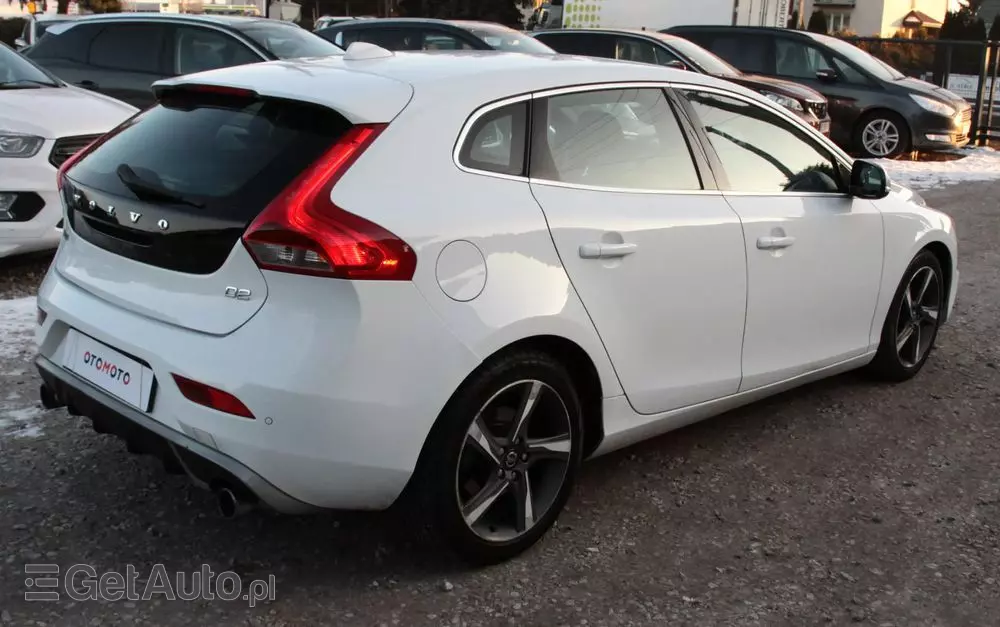 VOLVO V40 D2 R-Design