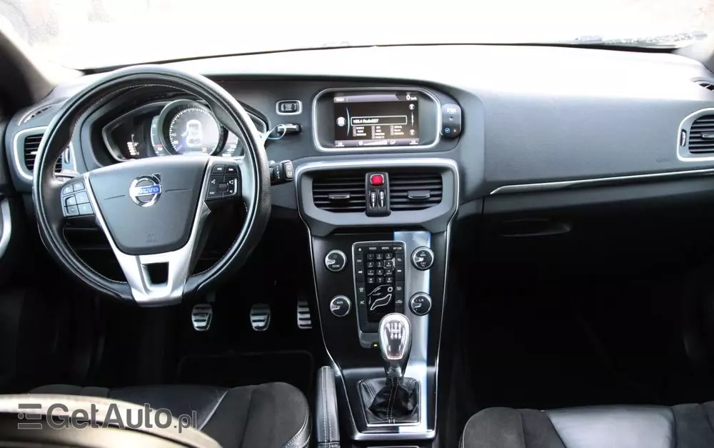 VOLVO V40 D2 R-Design