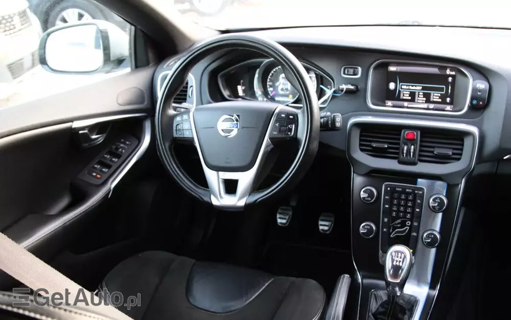 VOLVO V40 D2 R-Design