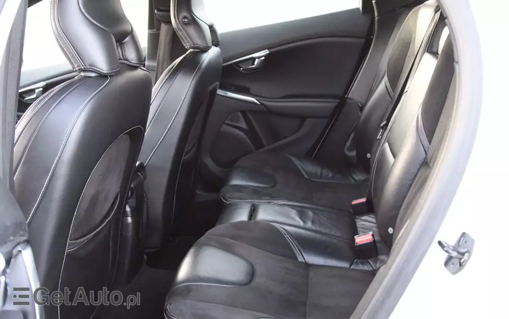 VOLVO V40 D2 R-Design