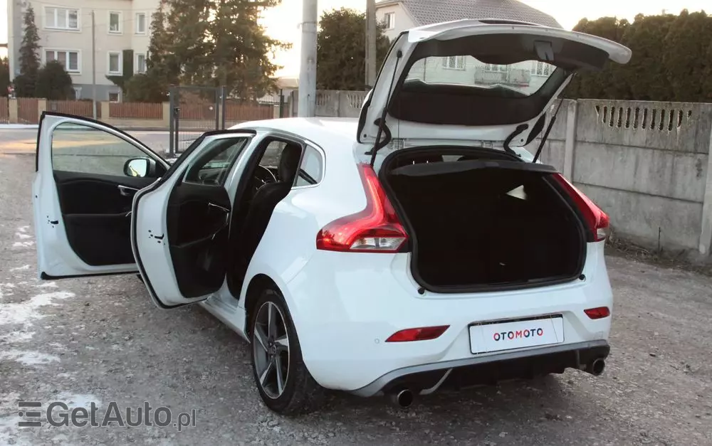 VOLVO V40 D2 R-Design