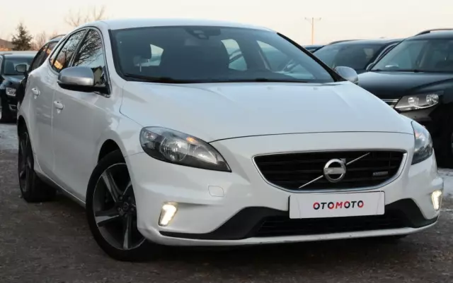 VOLVO V40 D2 R-Design