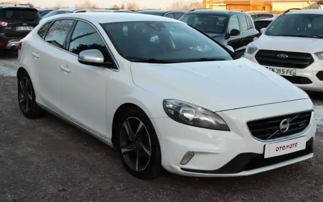 VOLVO V40 D2 R-Design