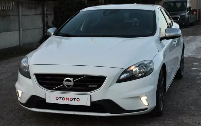 VOLVO V40 D2 R-Design