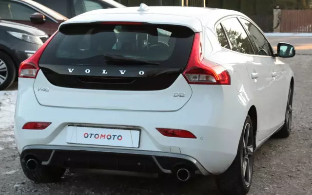 VOLVO V40 D2 R-Design