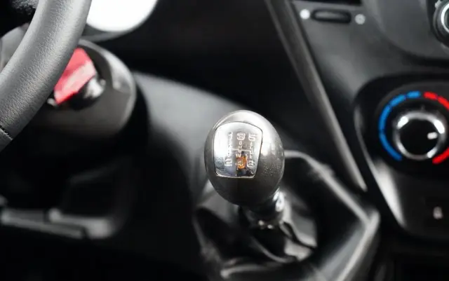 IVECO DAILY 35-140 / WYWROTKA / BRYGADÓWKA - 6 MIEJSC  / BLIŹNIAK / MANUAL / 