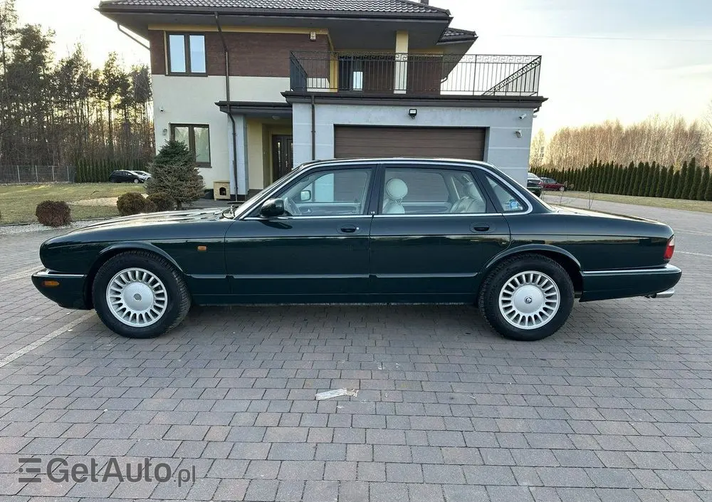 JAGUAR XJ 