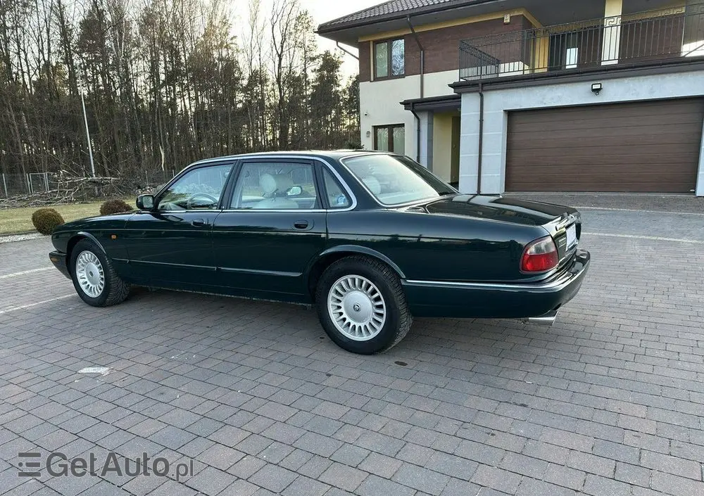 JAGUAR XJ 