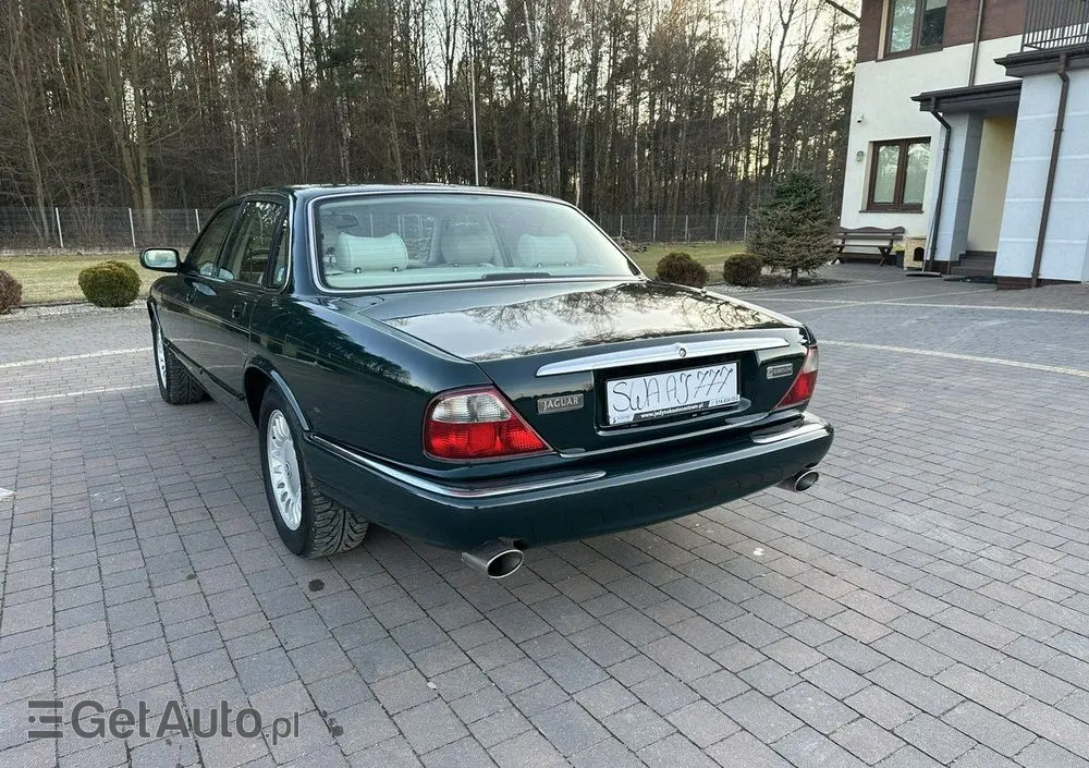 JAGUAR XJ 