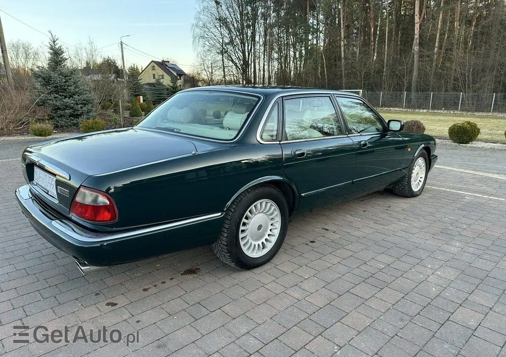 JAGUAR XJ 