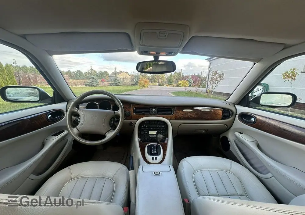 JAGUAR XJ 