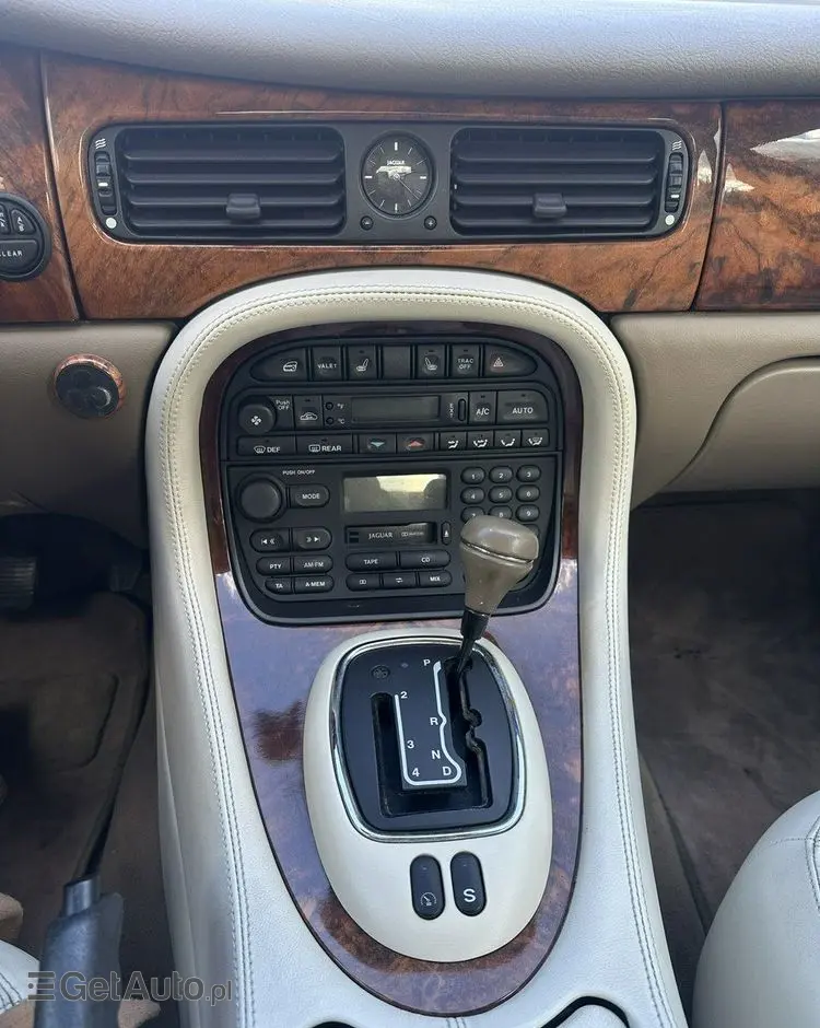 JAGUAR XJ 