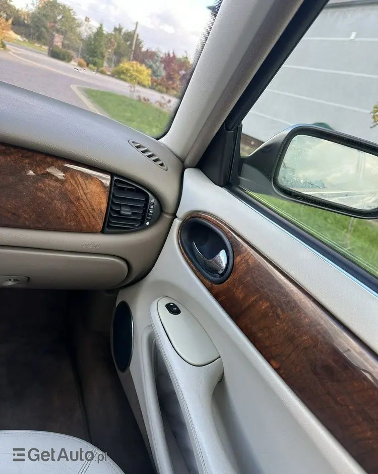JAGUAR XJ 