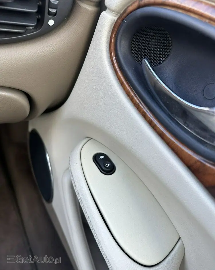 JAGUAR XJ 