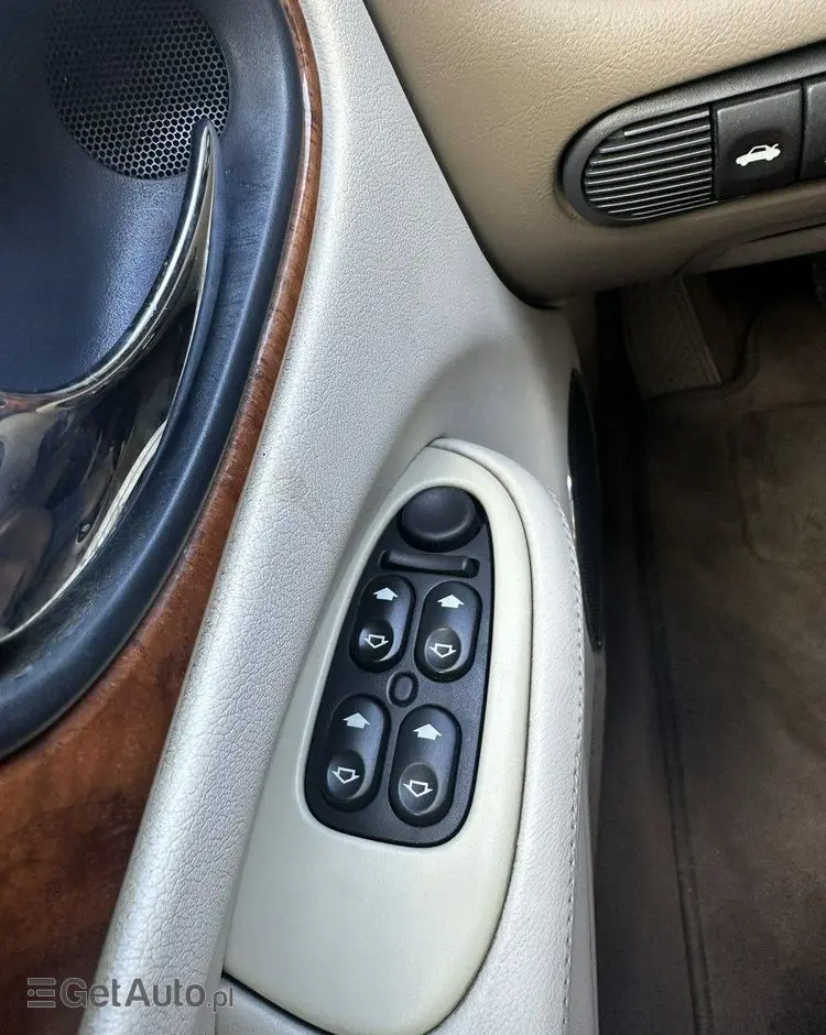 JAGUAR XJ 