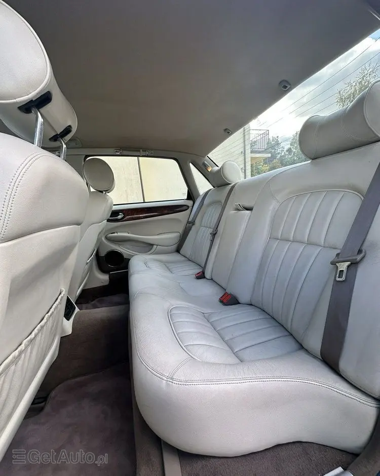 JAGUAR XJ 