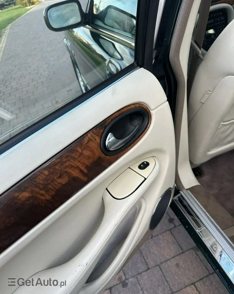JAGUAR XJ 