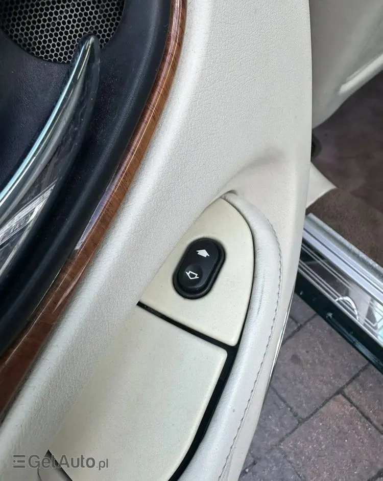 JAGUAR XJ 