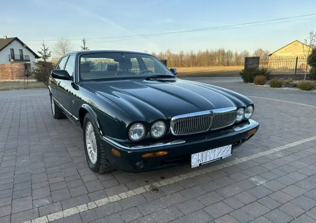 JAGUAR XJ 