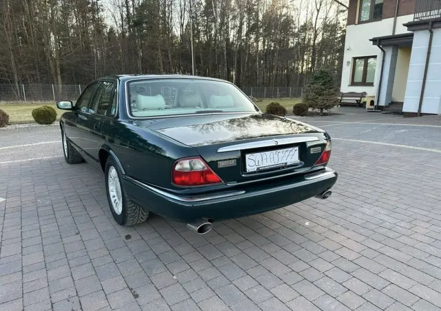 JAGUAR XJ 
