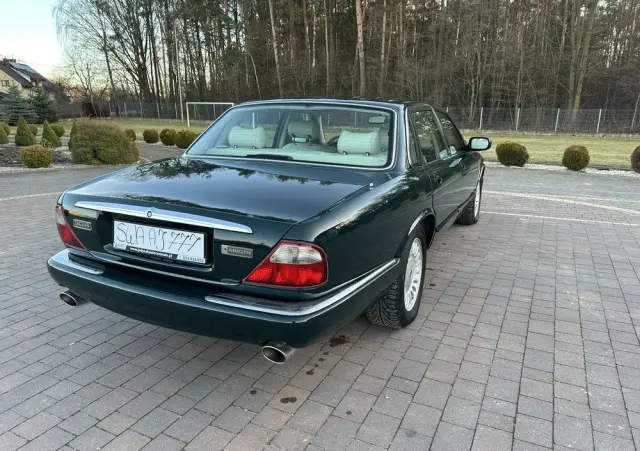 JAGUAR XJ 