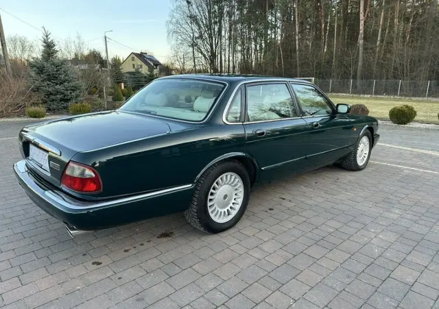 JAGUAR XJ 
