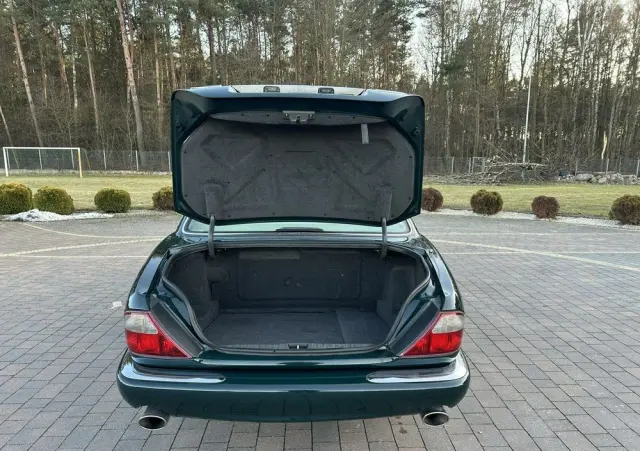 JAGUAR XJ 