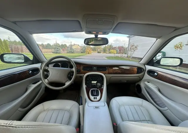JAGUAR XJ 
