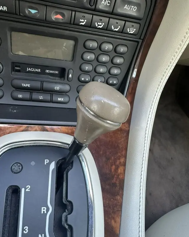 JAGUAR XJ 