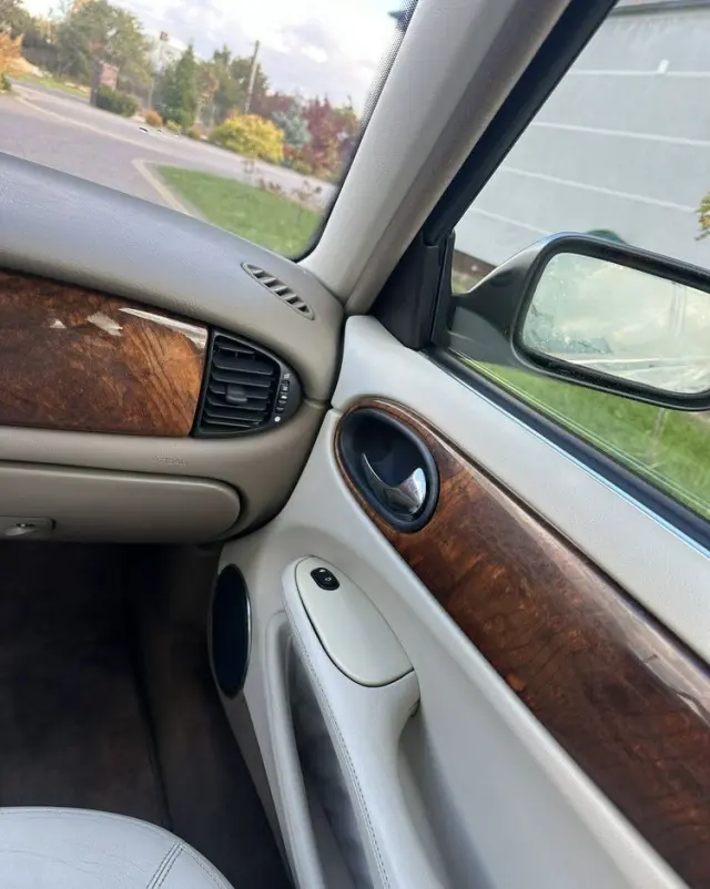 JAGUAR XJ 