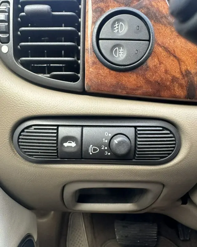 JAGUAR XJ 