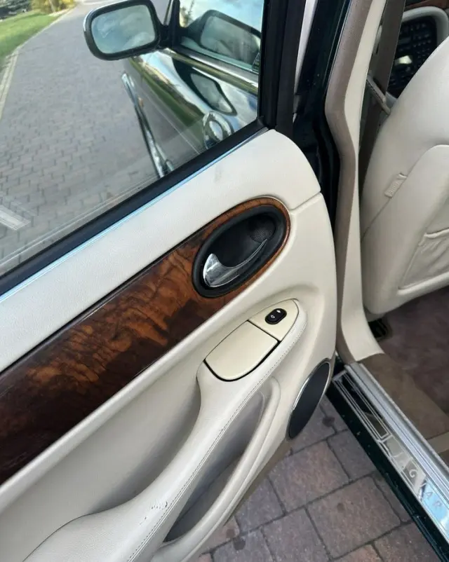 JAGUAR XJ 