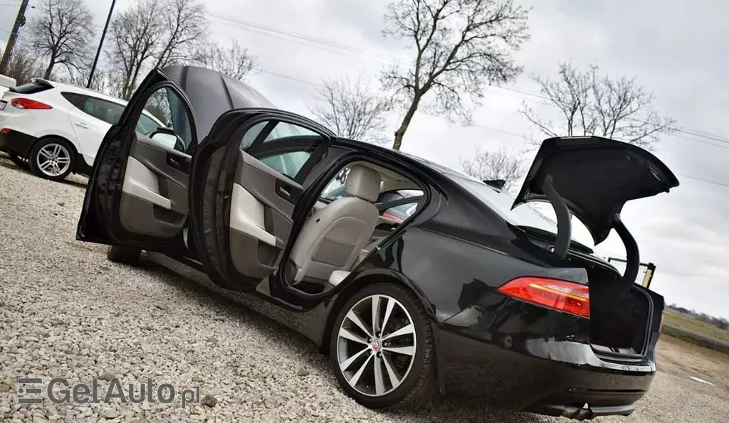 JAGUAR Xe 