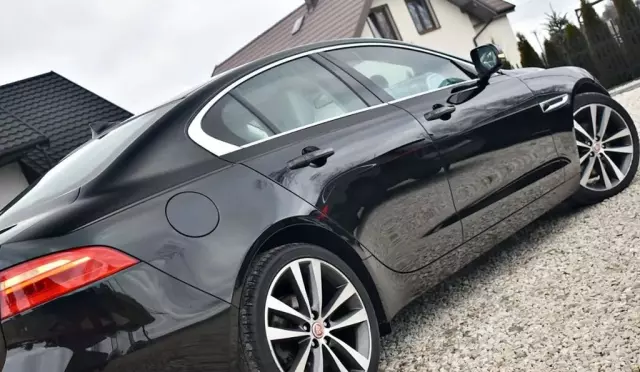JAGUAR Xe 
