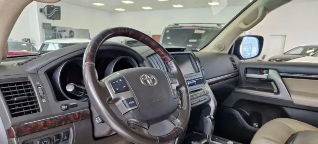 TOYOTA Land Cruiser 