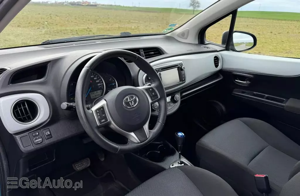 TOYOTA Yaris 