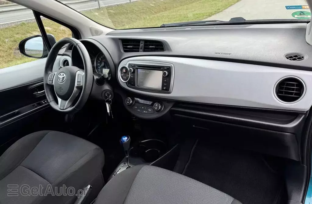 TOYOTA Yaris 