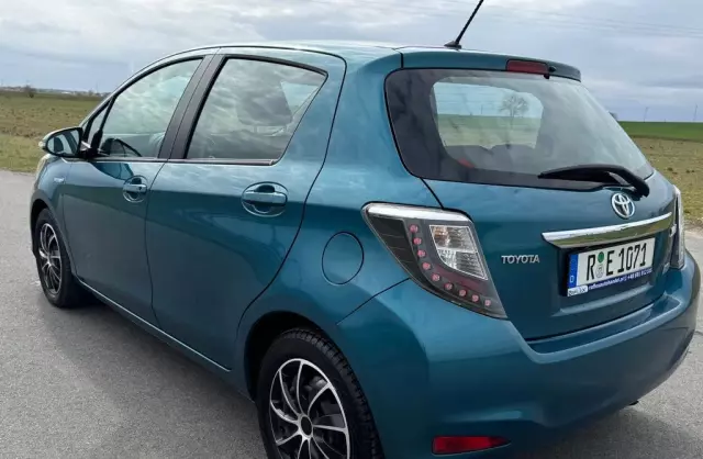 TOYOTA Yaris 