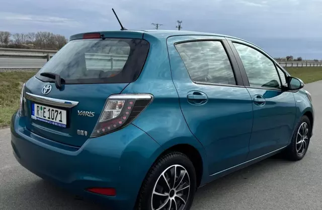 TOYOTA Yaris 
