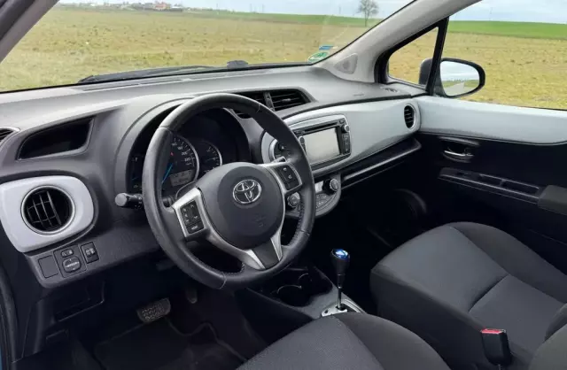 TOYOTA Yaris 