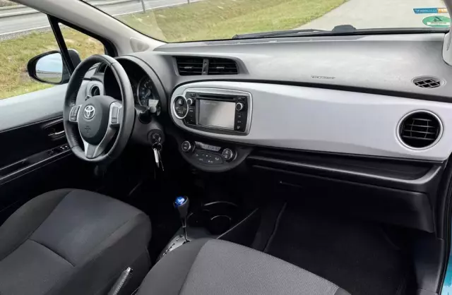 TOYOTA Yaris 