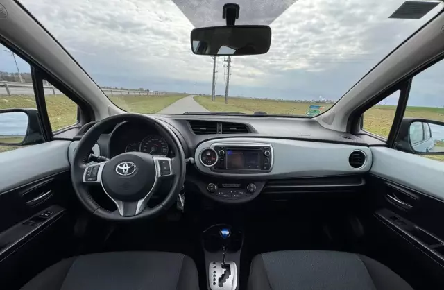 TOYOTA Yaris 