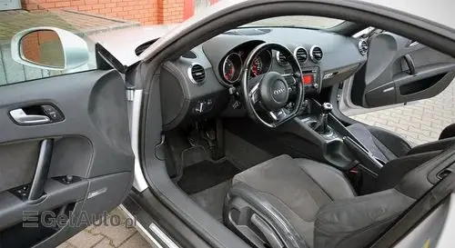 AUDI TT 