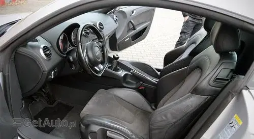AUDI TT 