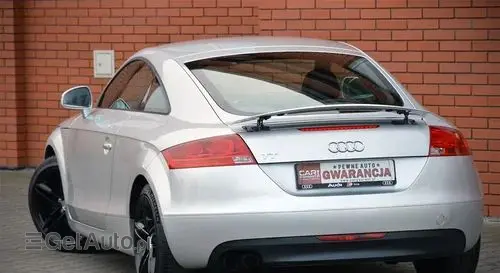 AUDI TT 