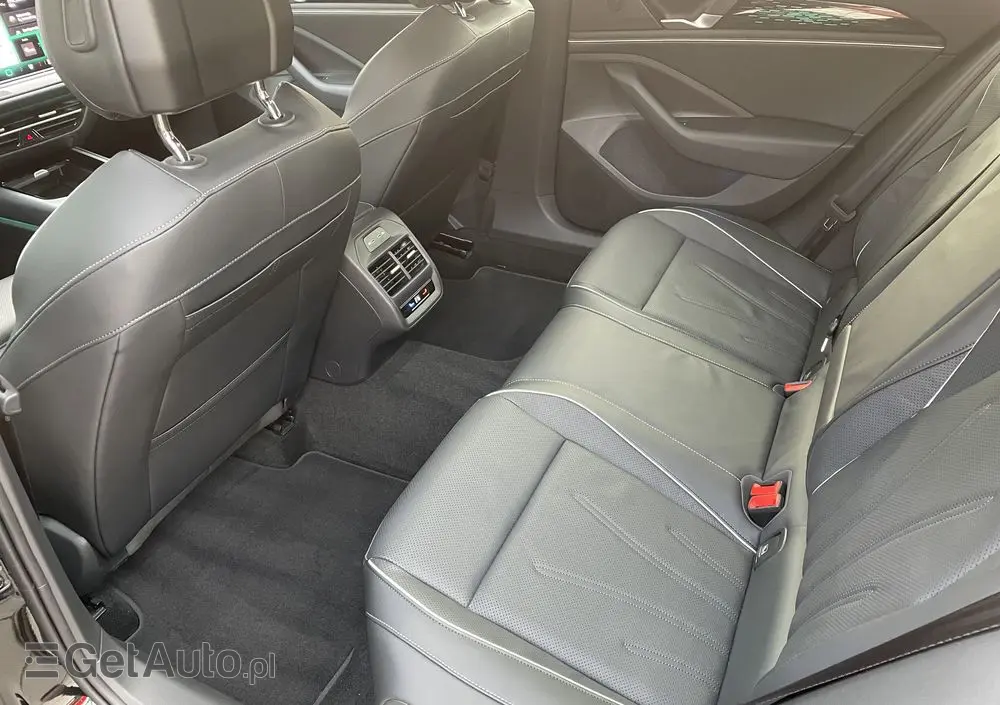 VOLKSWAGEN Passat Variant 2.0 TDI SCR Elegance DSG